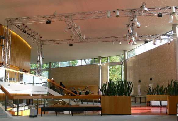 Foyer des Stuttgarter Schauspielhauses, Foto von Andreas Praefcke