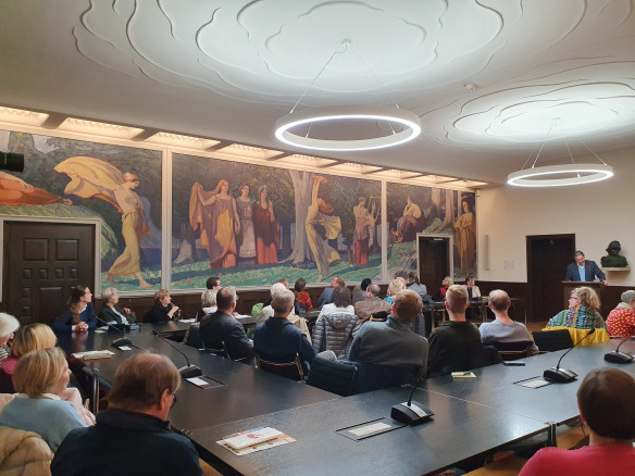 Begrüßung und kunstgeschichtliche Führung durch den Senatssaal von Dr. Helmut Hühn